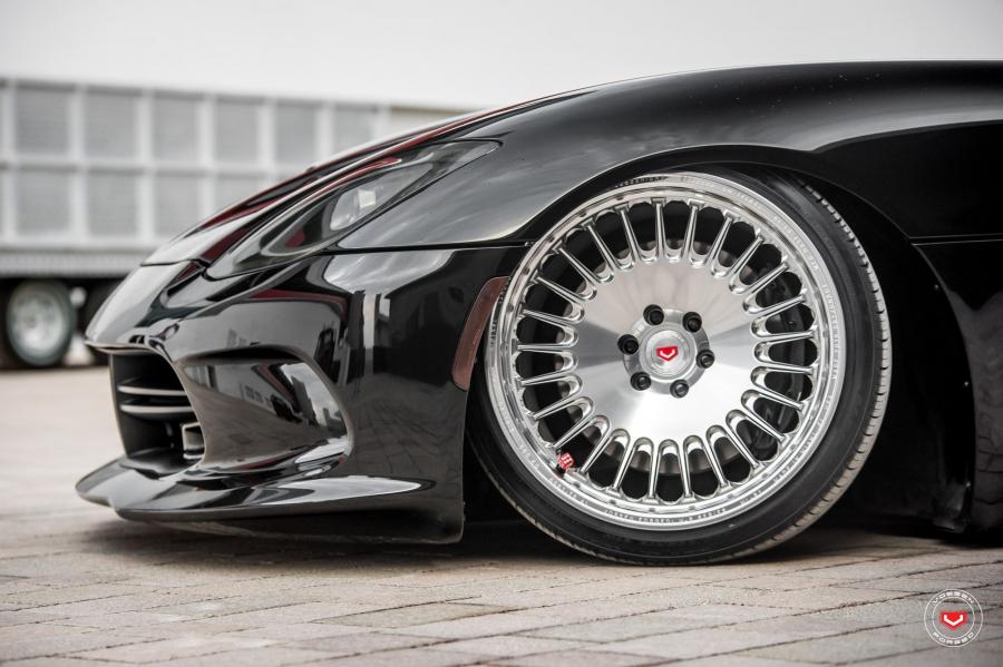Детали экстерьера Dodge Viper SRT on Vossen Wheels (ML-R1) 2019 года  (фото 10 из 24)